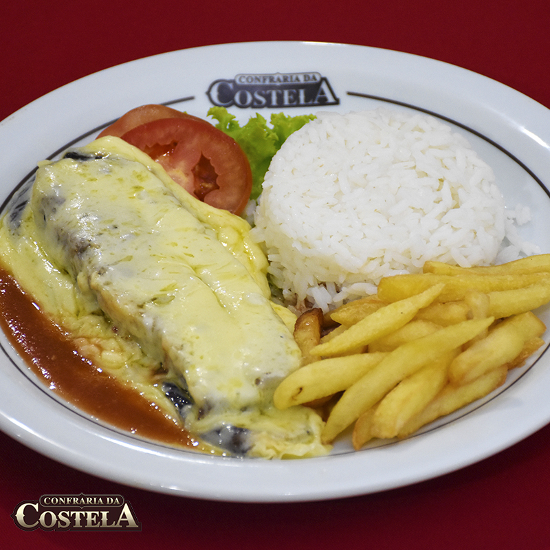 COSTELA A PARMEGIANA COM BERINJELA 