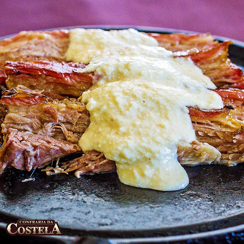 COSTELA RECHEADA COM CREME DE ALHO